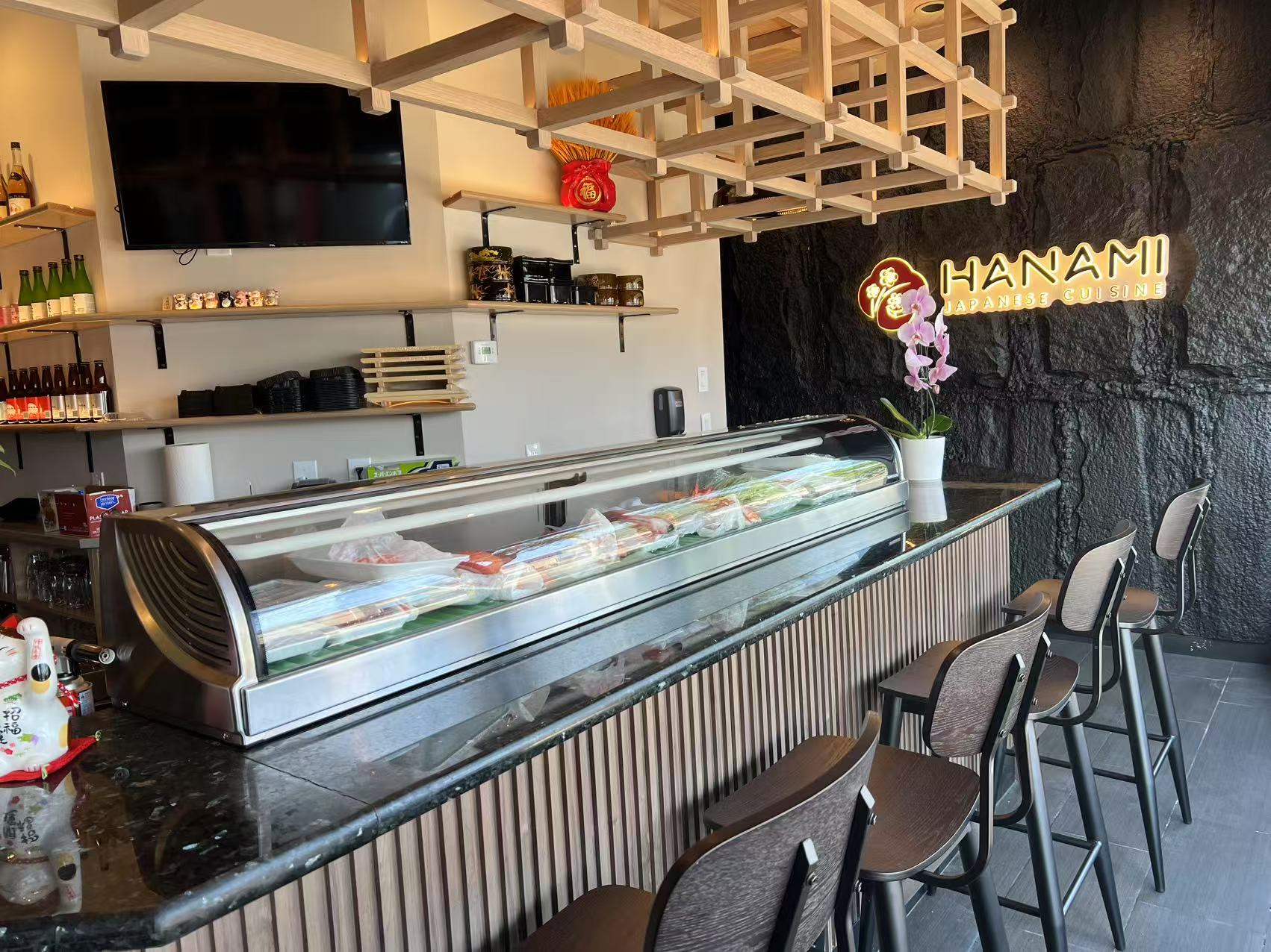 Hanami-Japanese-Cuisine-restaurant-Sushi-Bar-Area-Merrick Sushi bar with fresh ingredients display & seating at Hanami Japanese Cuisine, a Japanese restaurant in Merrick