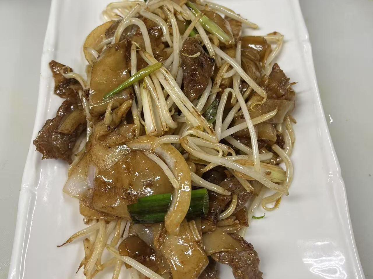 Beef chow fun with bean sprouts and scallions at Hong Kong Garden Restaurant, a Chinese restaurant in Anacortes