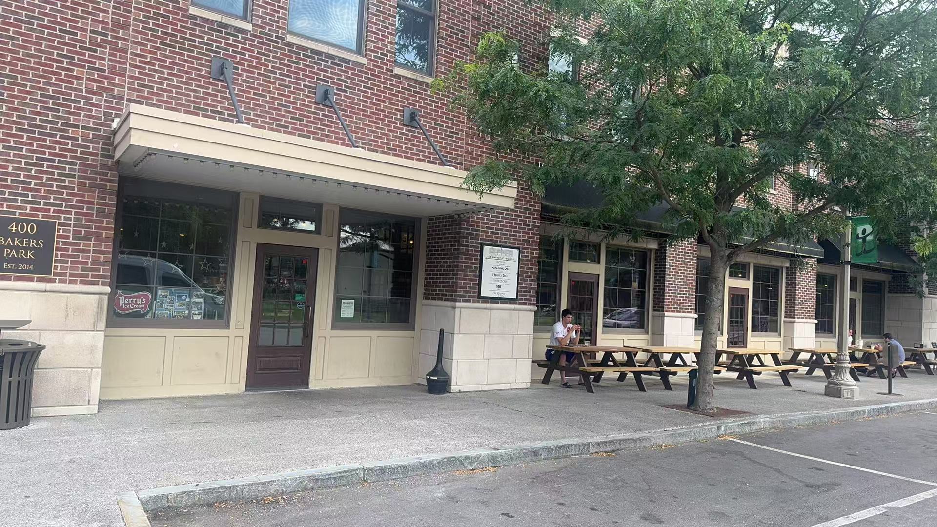 Hong-Kong-One-Chinese-Restaurant-Exterior-View-Rochester Exterior of Hong Kong One with outdoor seating, a Chinese Restaurant in Rochester.