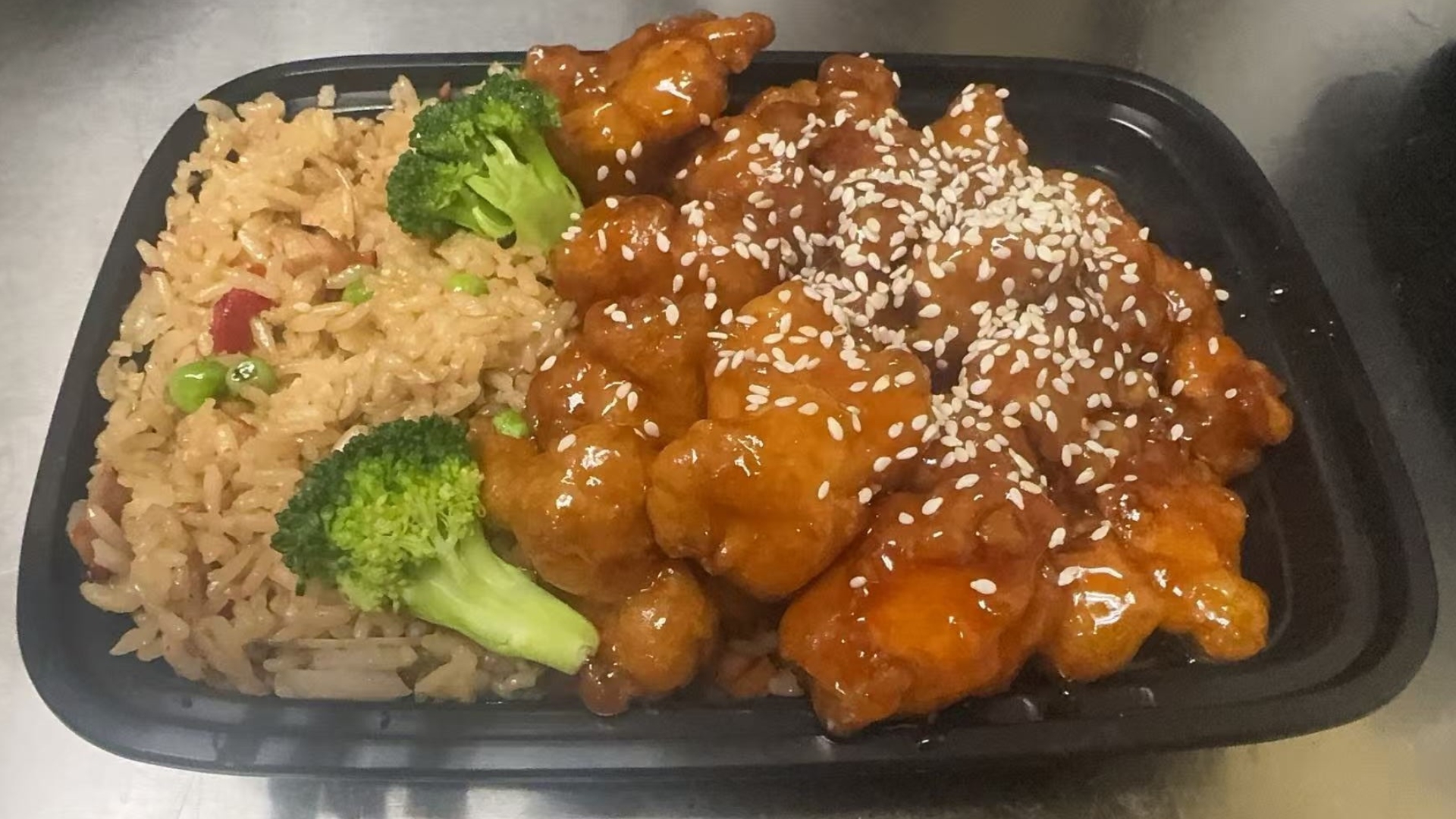 Hong-Kong-One-Chinese-Restaurant-Sesame-Chicken-Combo-Rochester Sesame chicken combo with fried rice & broccoli, a Chinese Restaurant in Rochester.