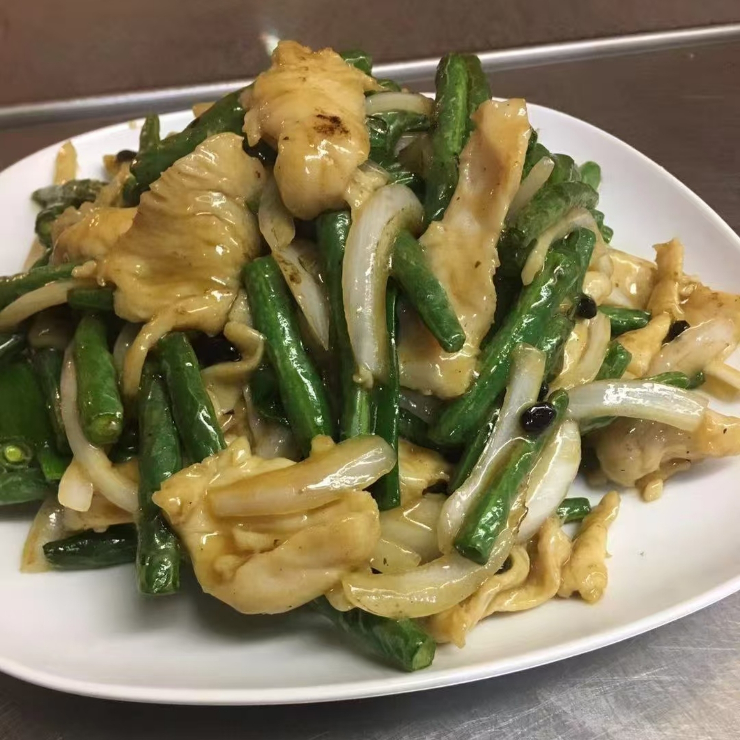 Stir-fried chicken with long beans, onion and black bean