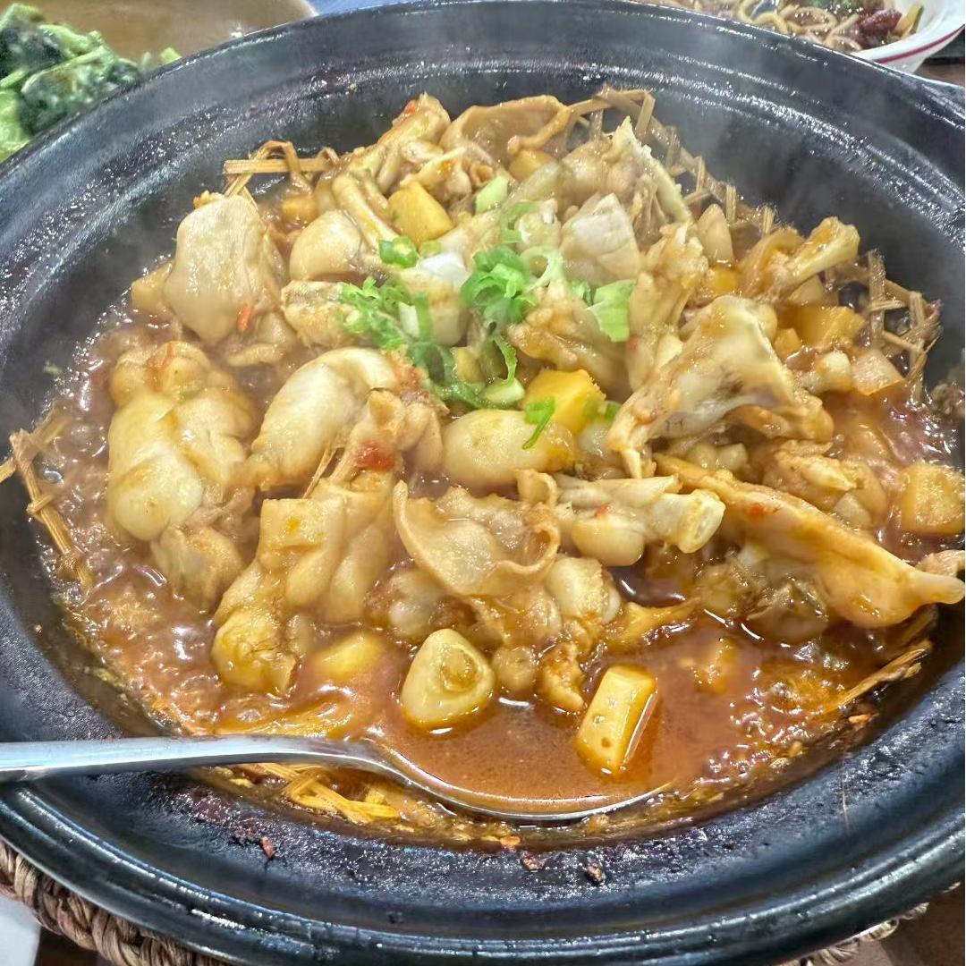 Hunan-Chef-湘遇(Carrollton)-Chinese-Restaurant-bullfrog-in-sauce-Carrollton Bullfrog cooked in sauce at Hunan Chef Xiang Yu, a Chinese Restaurant in Carrollton