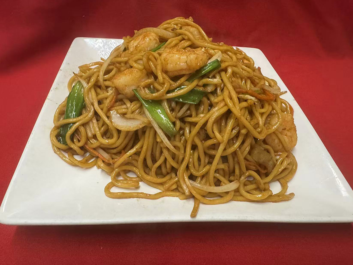 Fried Noodles with Shrimp at North China Restaurant，a Chinese Restaurant in Santa Maria