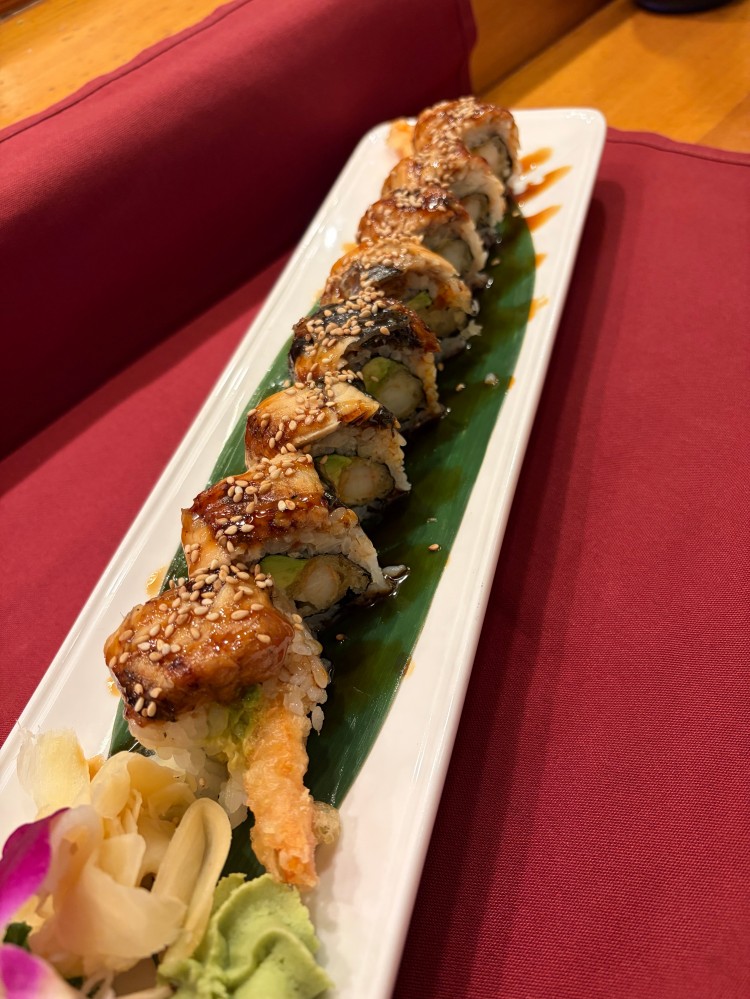Eel sushi roll with grilled eel, tempura shrimp and teriyaki sauce
