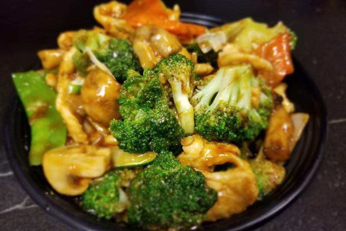 Braised chicken mixed with broccoli, mushrooms and bell peppers at Jackie Chan's Chinese Restaurant in Philadelphia