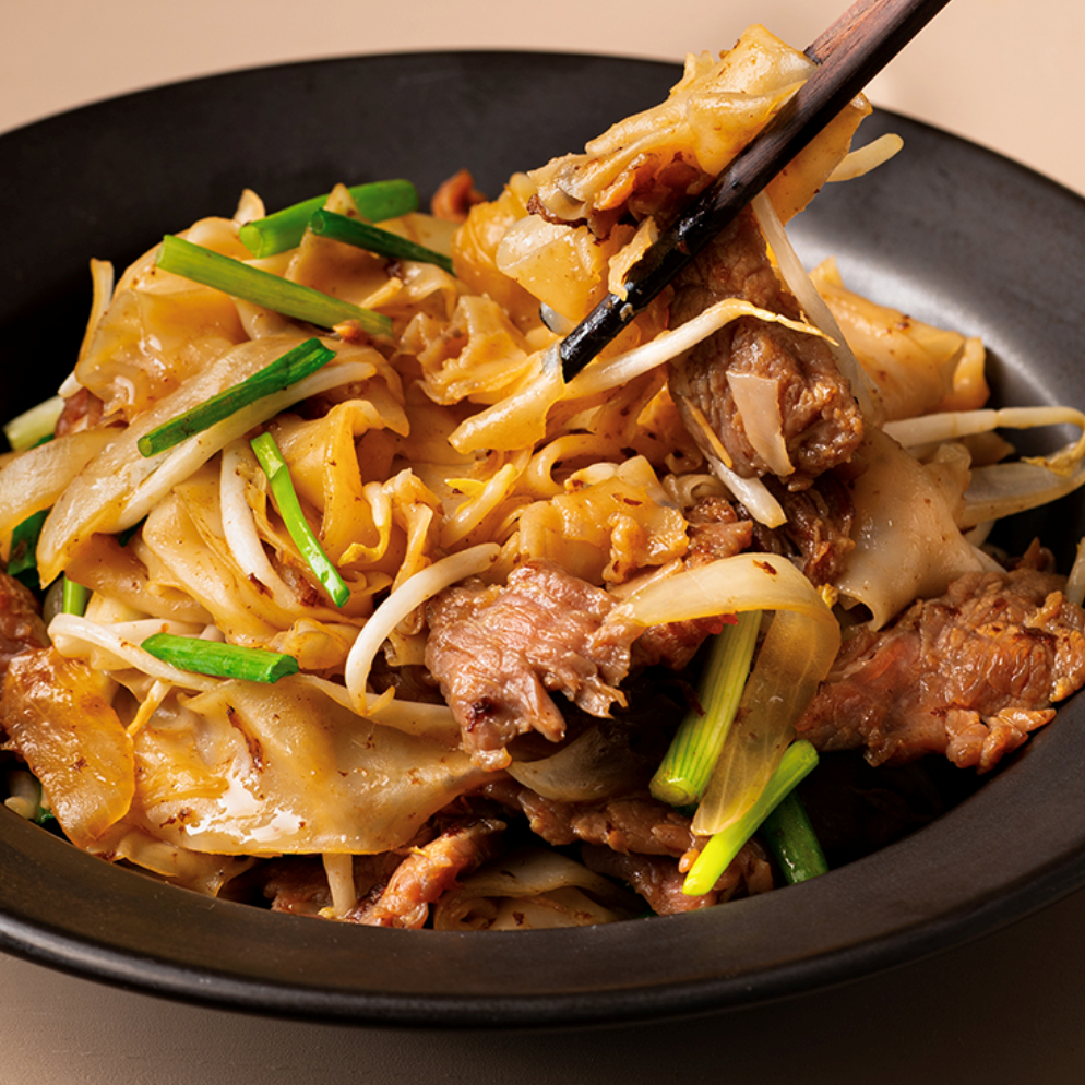 Beef chow fun with bean sprouts and green onions at Jin28 Express, a Chinese Restaurant in Highland Park