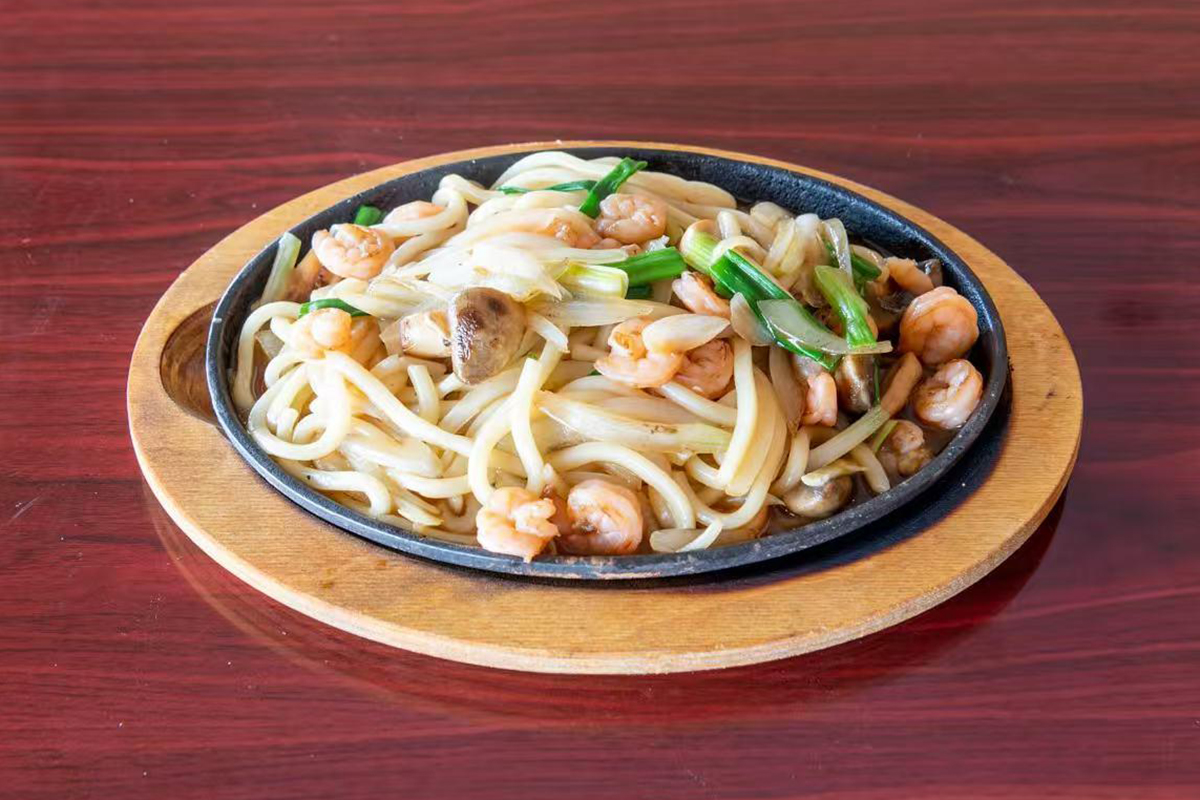 Jumbo Shrimp Udon Noodles on Sizzling Platter at Jing Xin's Asian Cafe，a Asian Restaurant in Spring