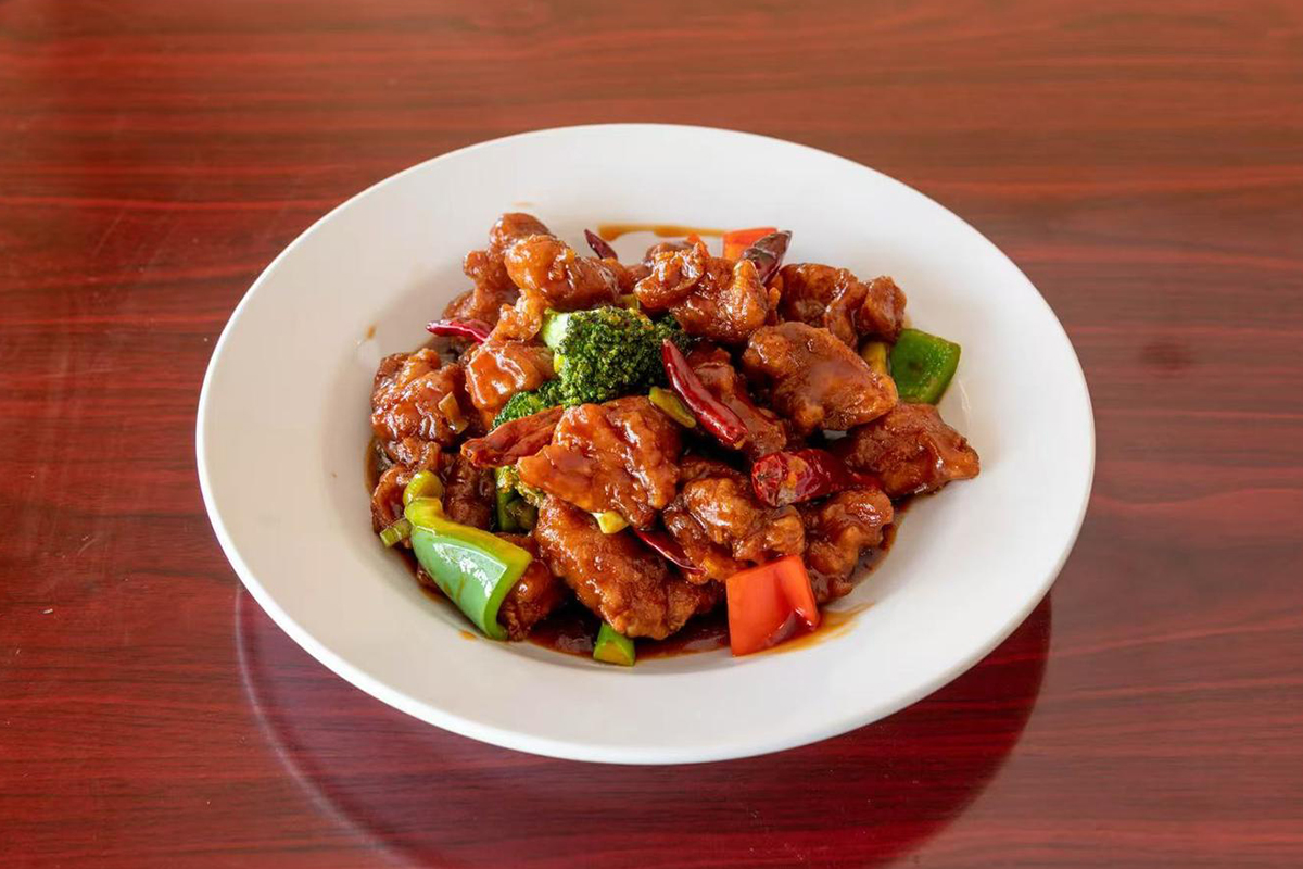 General Tso's Chicken at Jing Xin's Asian Cafe，a Asian Restaurant in Spring