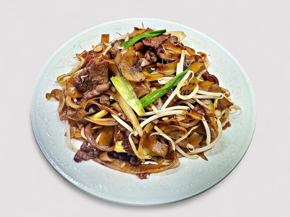Beef Chow Fun at J&J Chinese Restaurant, Chinese Restaurant in Issaquah