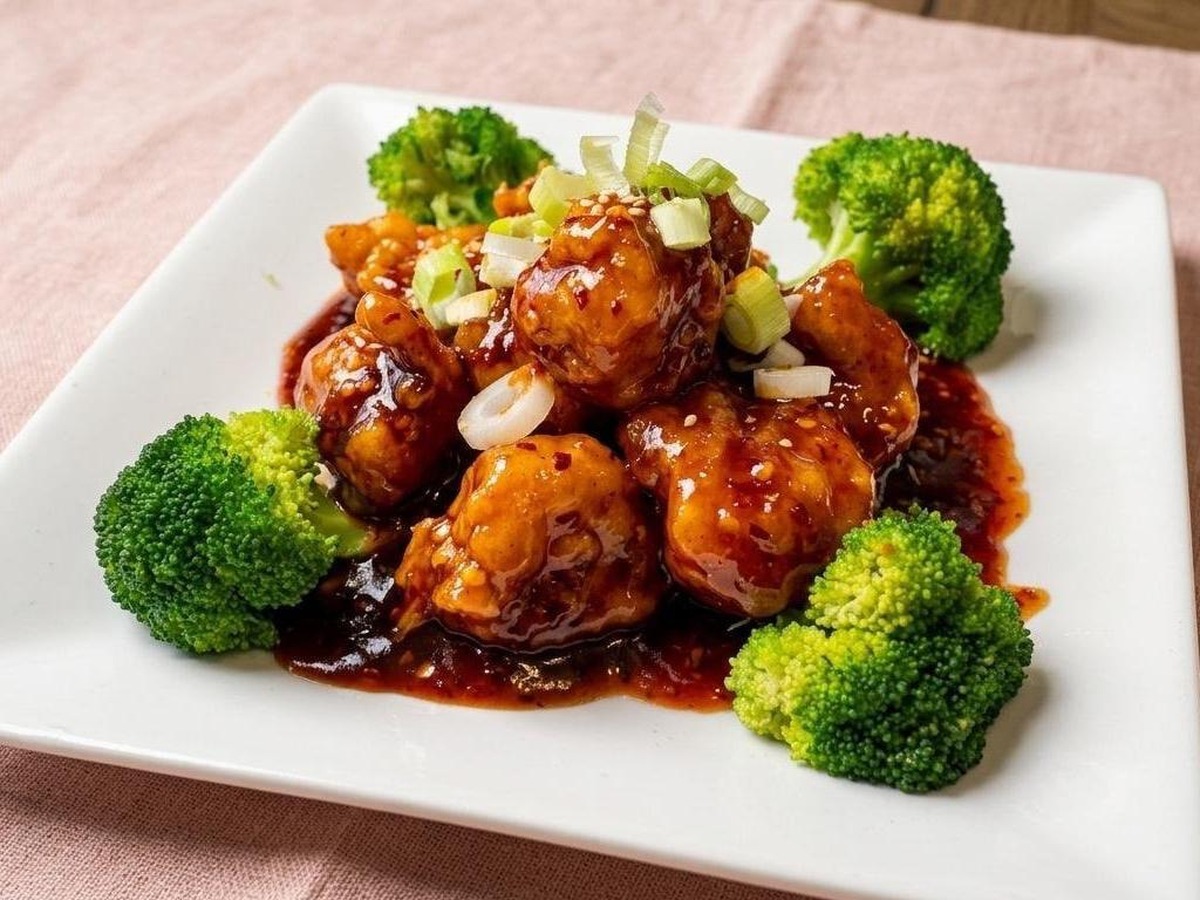 Sesame Chicken at J&J Chinese Restaurant, Chinese Restaurant in Issaquah