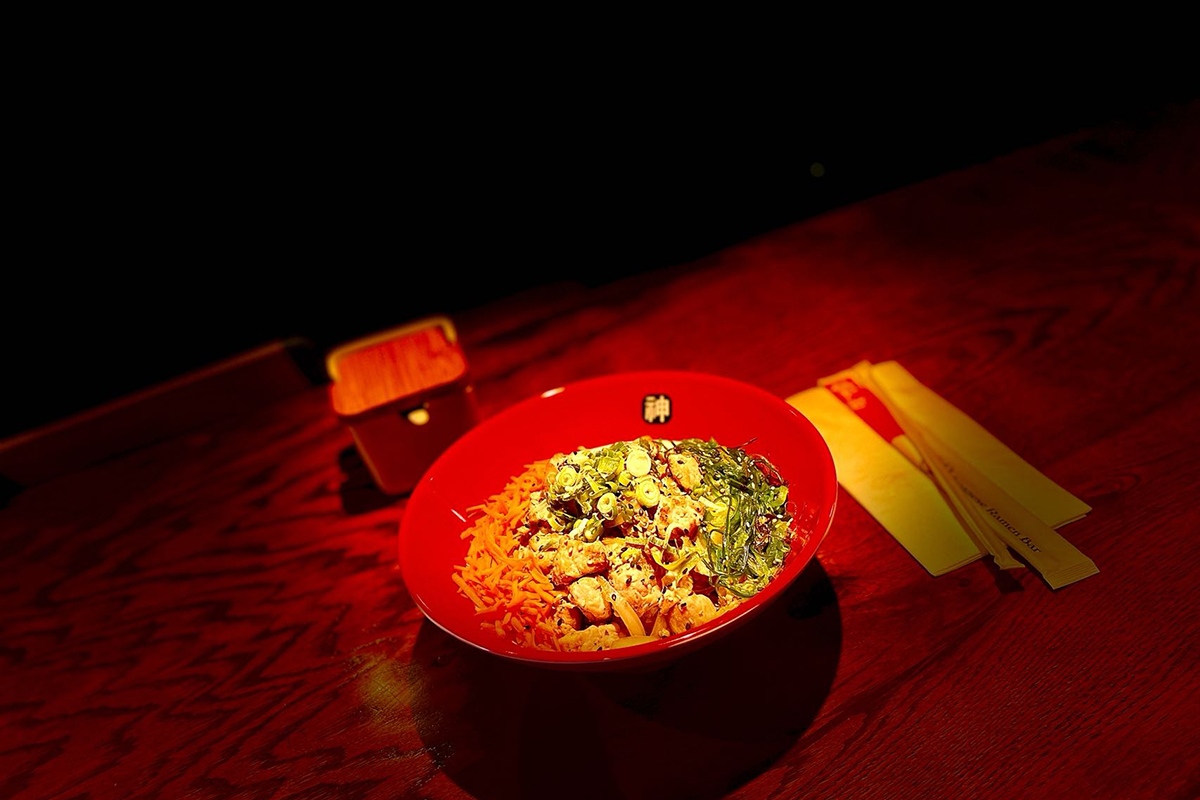 Dry noodle topped with chicken chunks, seaweed and shredded carrot at Kami Ramen & Sushi, a Japanese Restaurant in Humble。