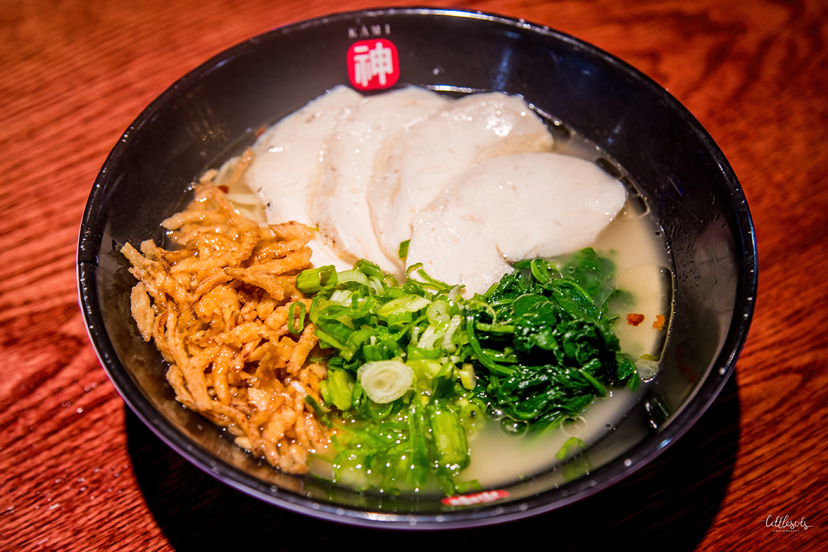 Light broth ramen with sliced chicken breast and crispy fried shallots at Kami Ramen & Sushi, a Japanese Restaurant in Humble。