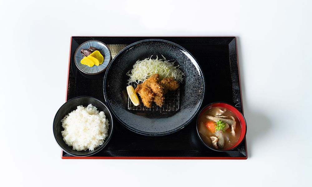 Fried chicken pieces japanese set meal with rice