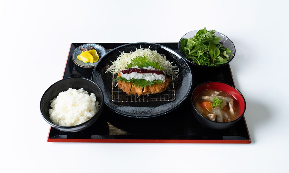 Tonkatsu set topped with grated radish and plum sauce