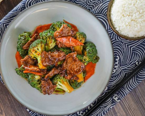 Koi-Wok-Inn-Chinese-restaurant-Beef-w.Broccoli-Boynton-Beach Tender beef and crisp broccoli in savory sauce at Koi Wok Inn,a Chinese Restaurant in Boynton Beach