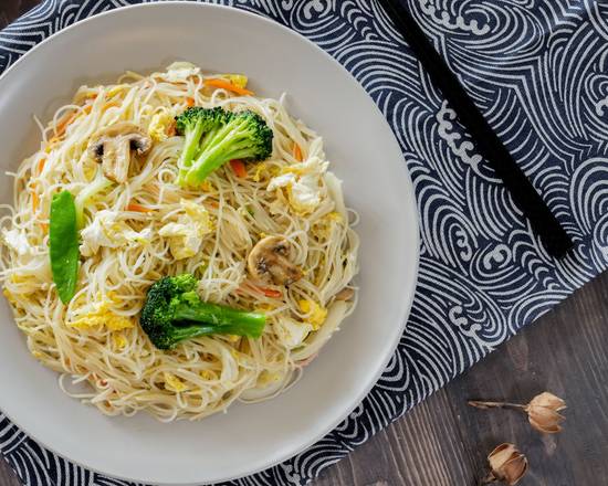 Koi-Wok-Inn-Chinese-restaurant-Vegetable-Mei-Fun-Boynton-Beach Mei fun noodles with veggies, light and tasty at Koi Wok Inn,a Chinese Restaurant in Boynton Beach