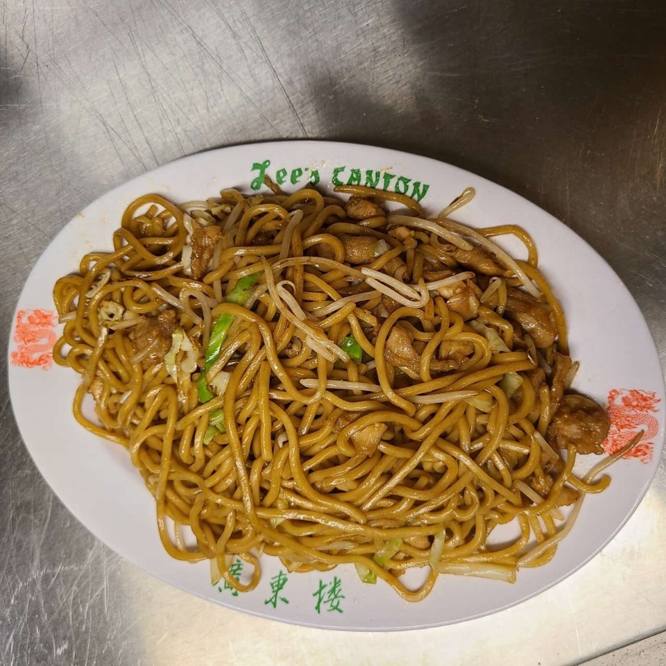 Lee's-Canton-Chinese-Restaurant-Chicken-Chow-Mein-Yuba-City Chicken Chow Mein at Lee's Canton Chinese Restaurant, a Chinese restaurant in Yuba City