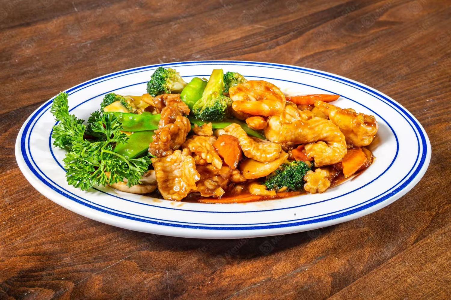 Shrimp and Broccoli at Lee’s Hunan Chinese Restaurant in Aberdeen