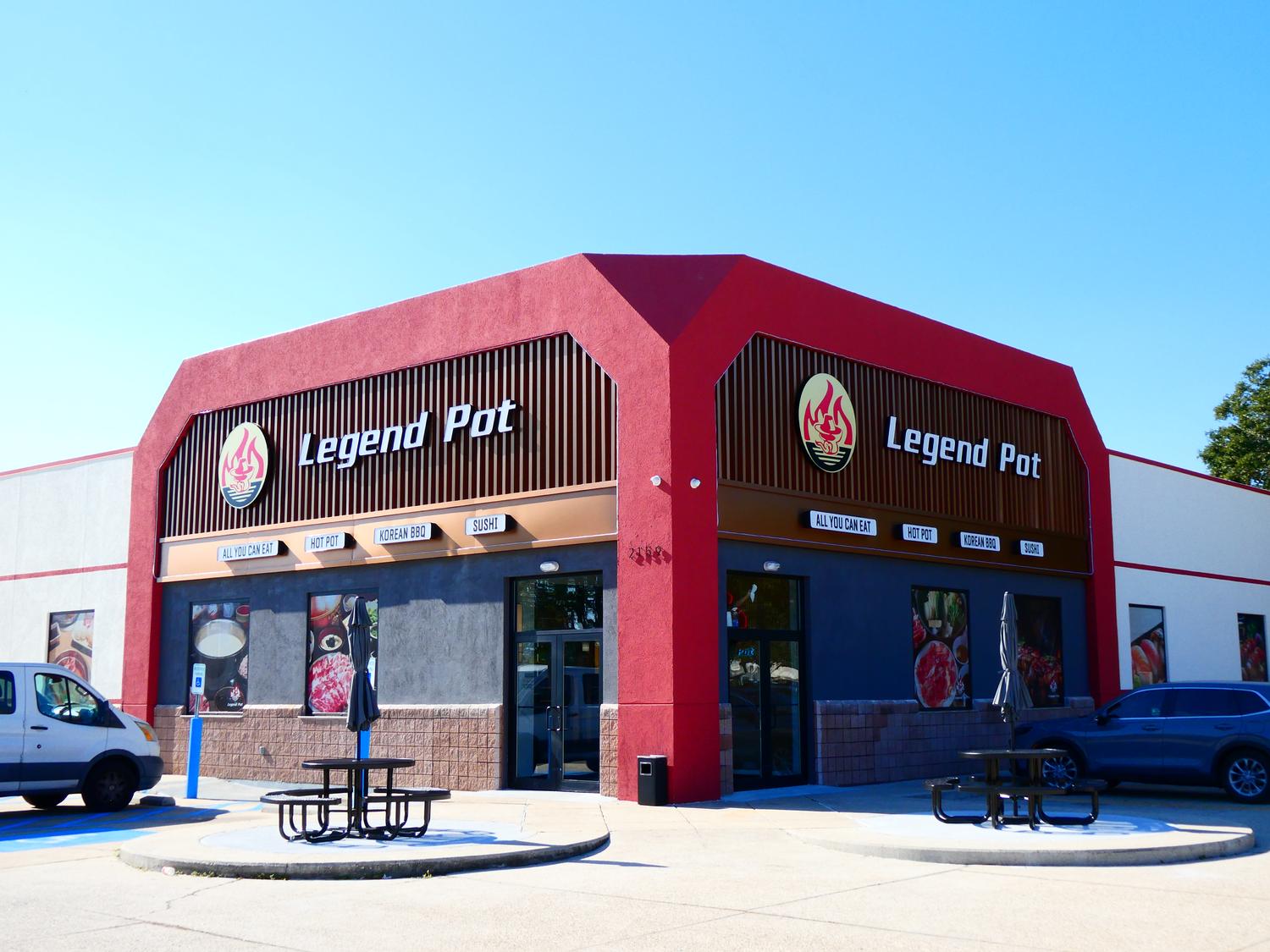 yswx_20251211_d4abcdbacbc84e32ba75f05069aa712e a human hand use chopsticks to pick up a dumpling