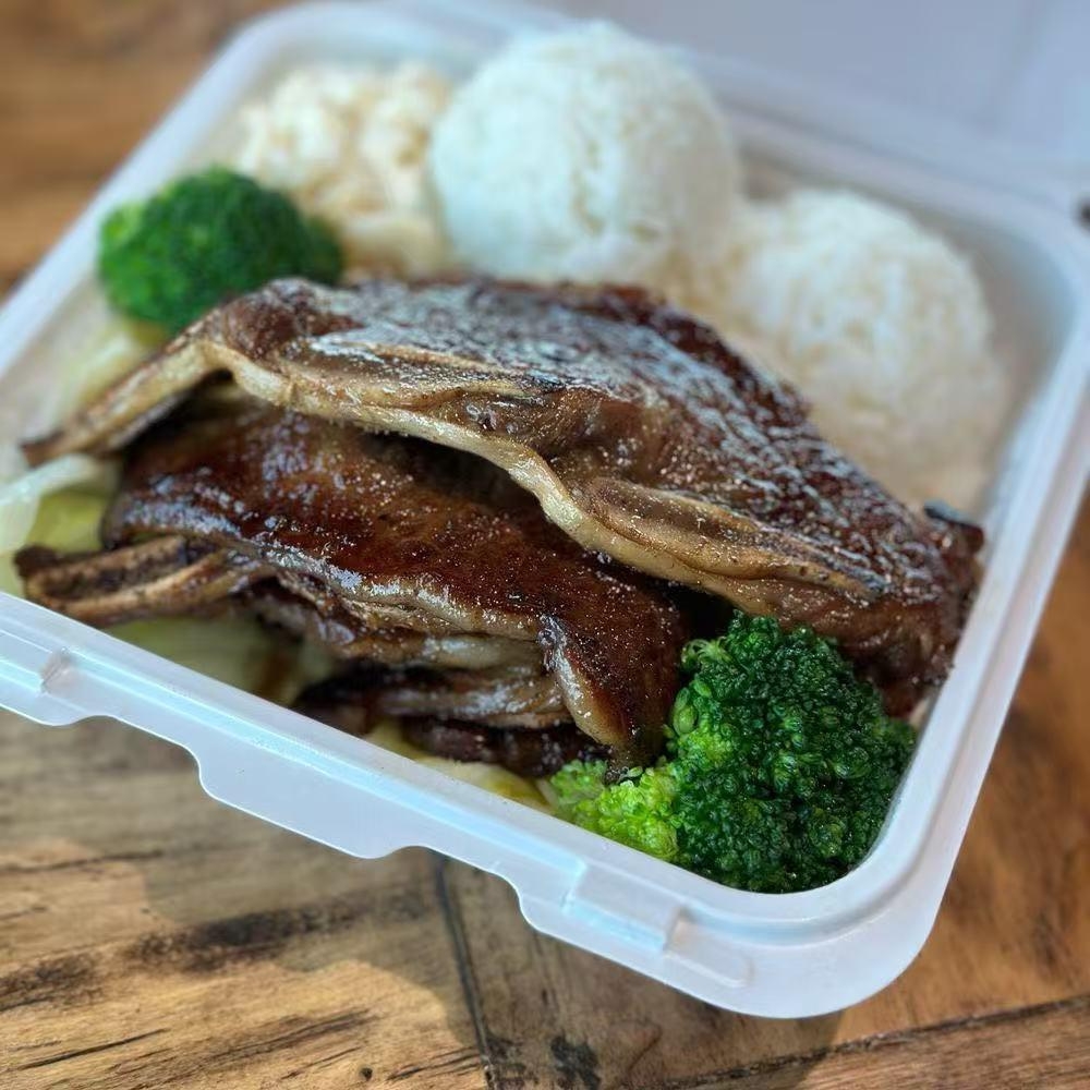 Tender short ribs served with rice, broccoli, and macaroni salad at Louis's Hawaiian BBQ, a Hawaiian Restaurant in Azusa