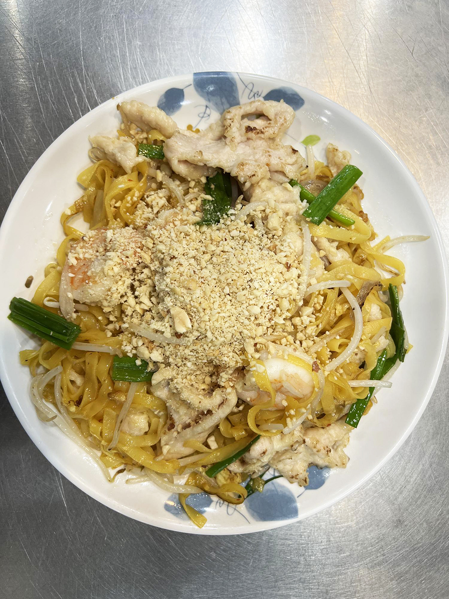 Combination phad Thai at Lucki Panda，a Chinese Restaurant in Henderson