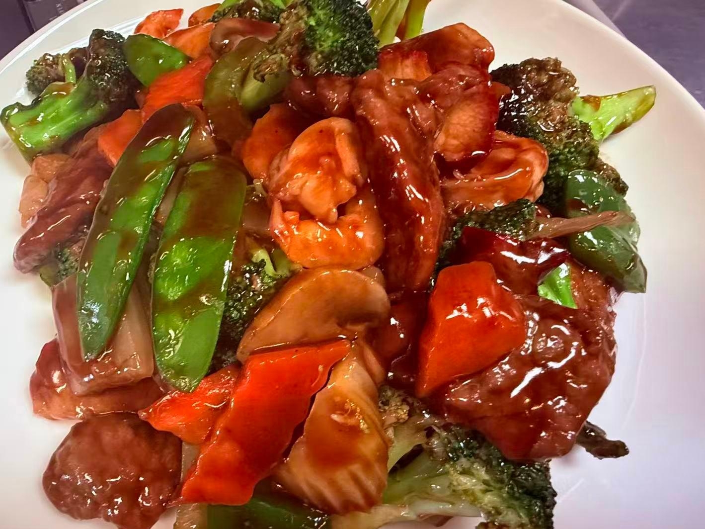 Shrimp and beef vegetable stir fry with broccoli at Lucky Garden, a Chinese Restaurant in Pekin