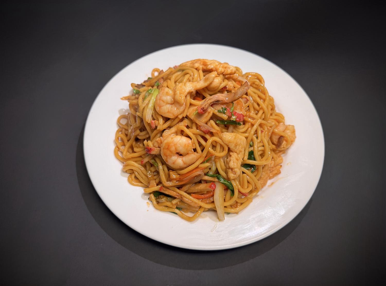 Seafood lo mein noodles with shrimp, chicken strips and mixed fresh vegetables at Lucky House, a Chinese restaurant in Surprise