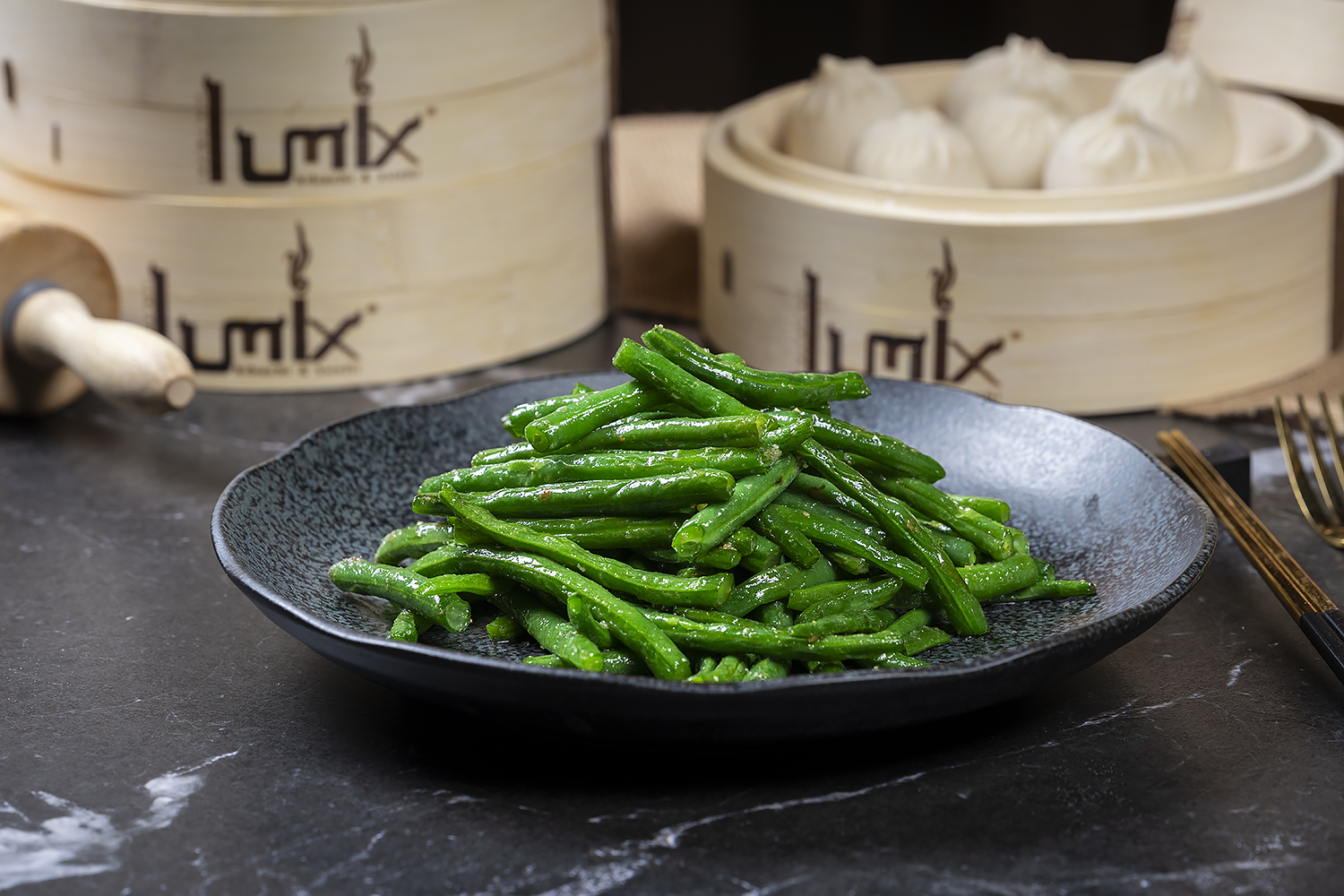 Fresh green beans stir-fried with garlic seasoning