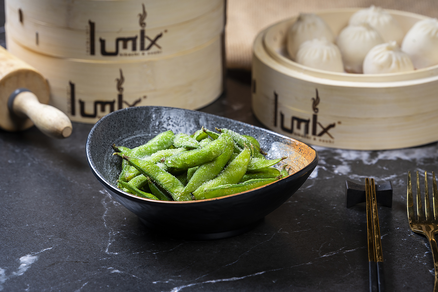 Steamed edamame appetizer with seasoning