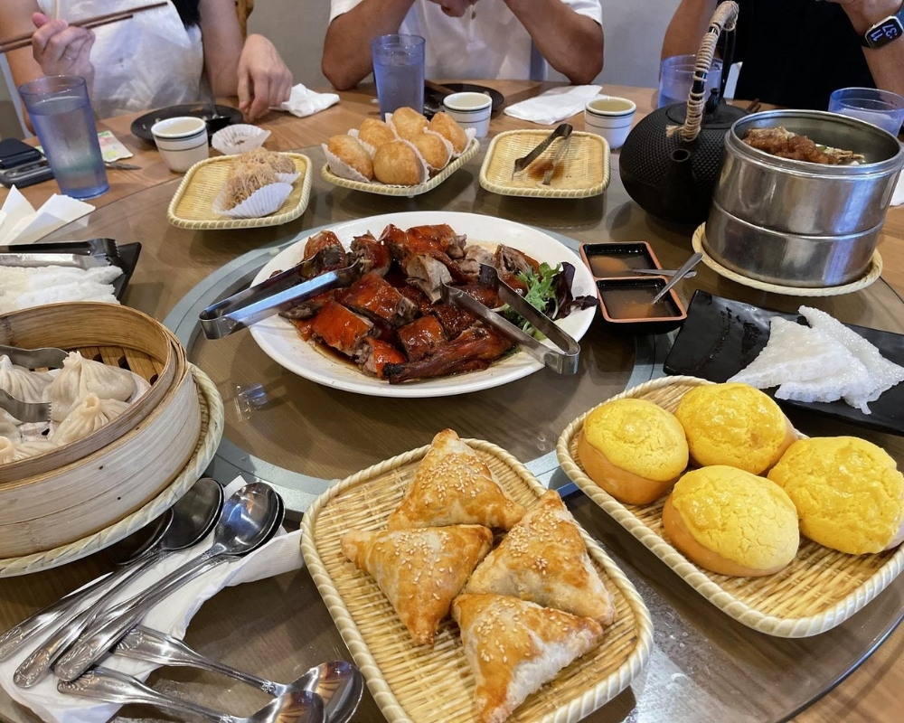 Assorted Cantonese dim sum and roast dishes at Mama Chang，a Chinese Restaurant in Colmar