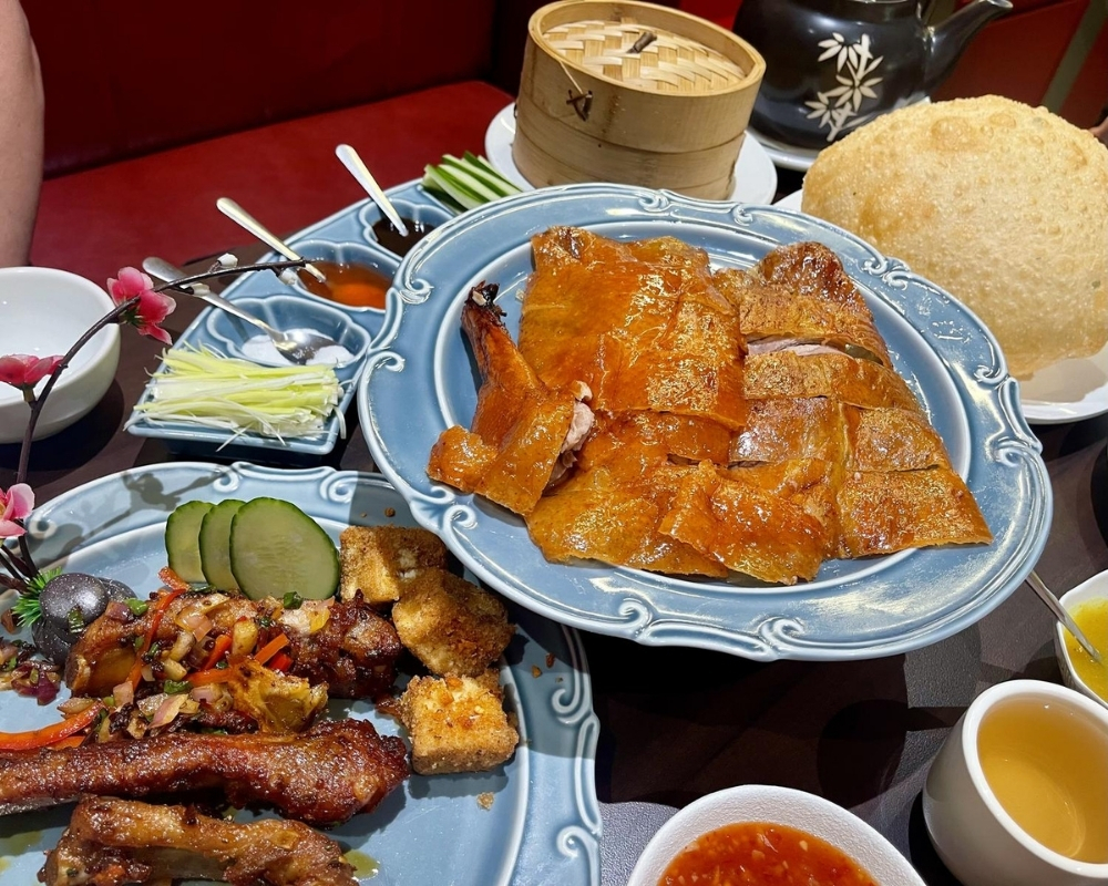 Crispy Peking duck platter with side dishes at Mama Chang，a Chinese Restaurant in Colmar