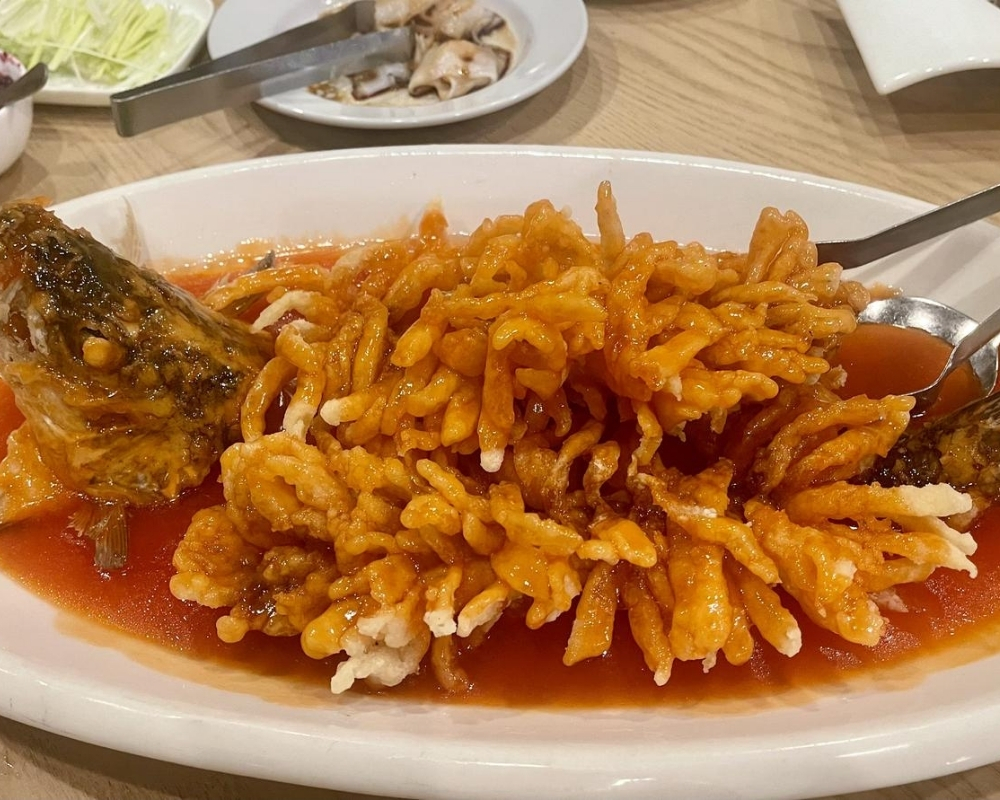 Crispy sweet-and-sour chrysanthemum fish at Mama Chang，a Chinese Restaurant in Colmar