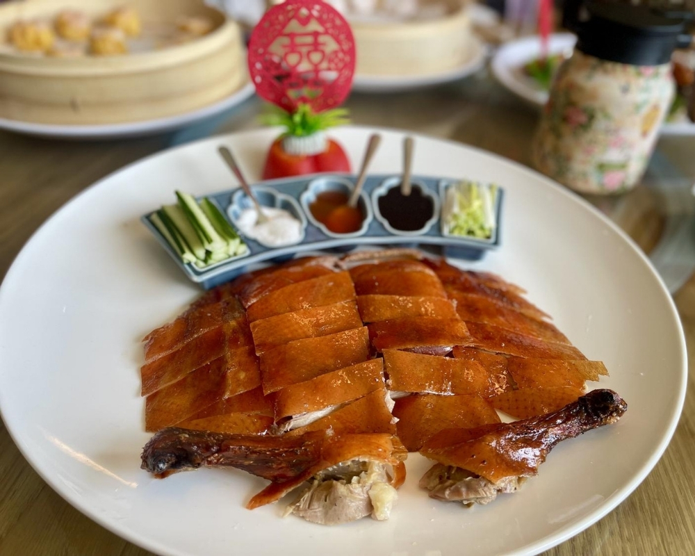 Sliced roasted Peking duck with condiments at Mama Chang，a Chinese Restaurant in Colmar
