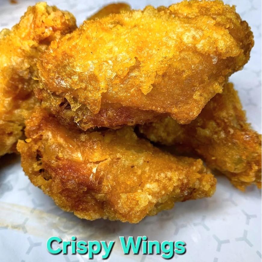 Mama-Mias-Pizza-&-Wings-Pizza-restaurant-Crispy-Chicken-Wings-Philadelphia Golden, crispy fried chicken wings at Mama Mias Pizza & Wings, a Pizza restaurant in Philadelphia
