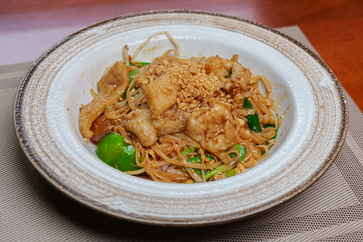 chicken pad thai at M Fresh，a Asian Fusion Restaurant in Duncan