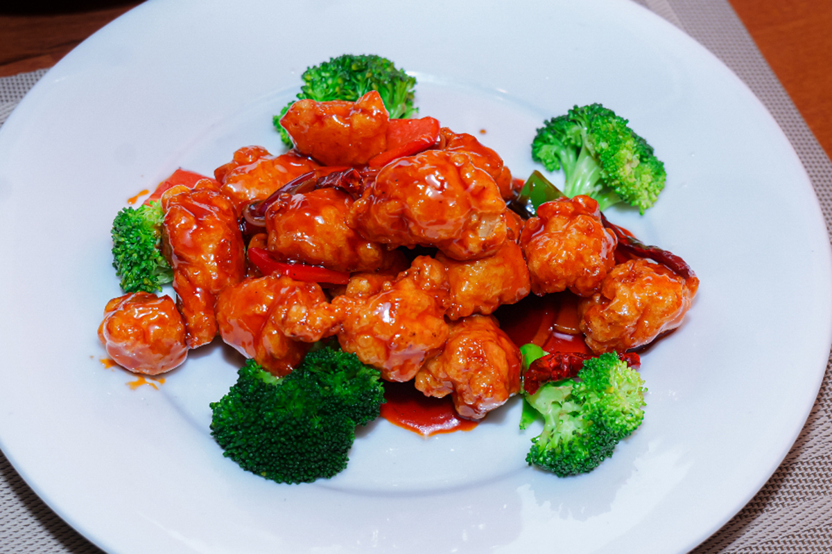 general chicken at M Fresh，a Asian Fusion Restaurant in Duncan