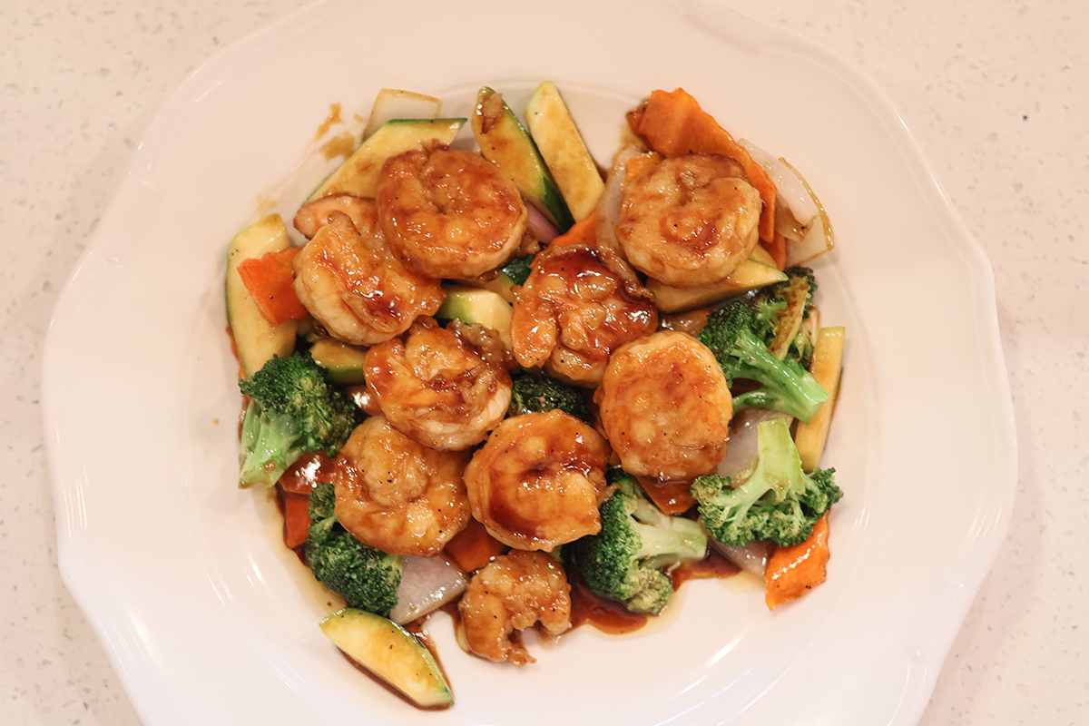 Shrimp and Vegetable Stir-Fry at M Fresh，a Asian Fusion Restaurant in Duncan