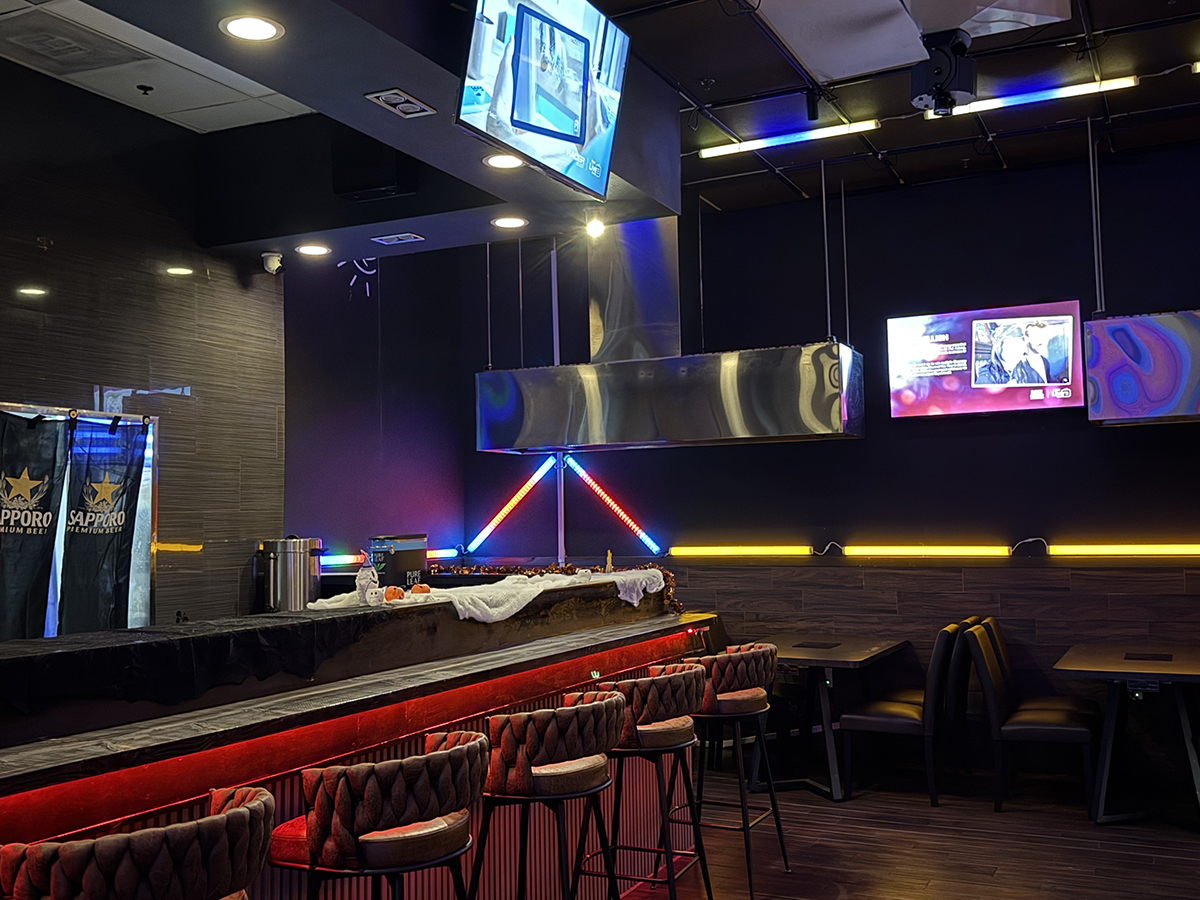 Interior of Barbecue Restaurant M Bar BBQ with traditional decor in Arcadia