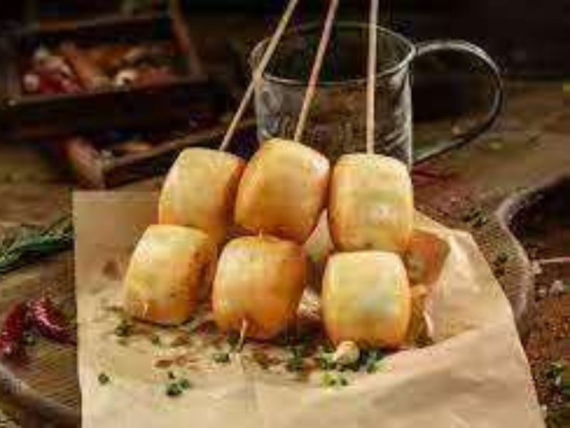 Grilled small steamed bun skewers at Pearl BBQ: Chinese Food Truck, a Chinese Restaurant in Elmhurst 中文：烤制的小馒头串