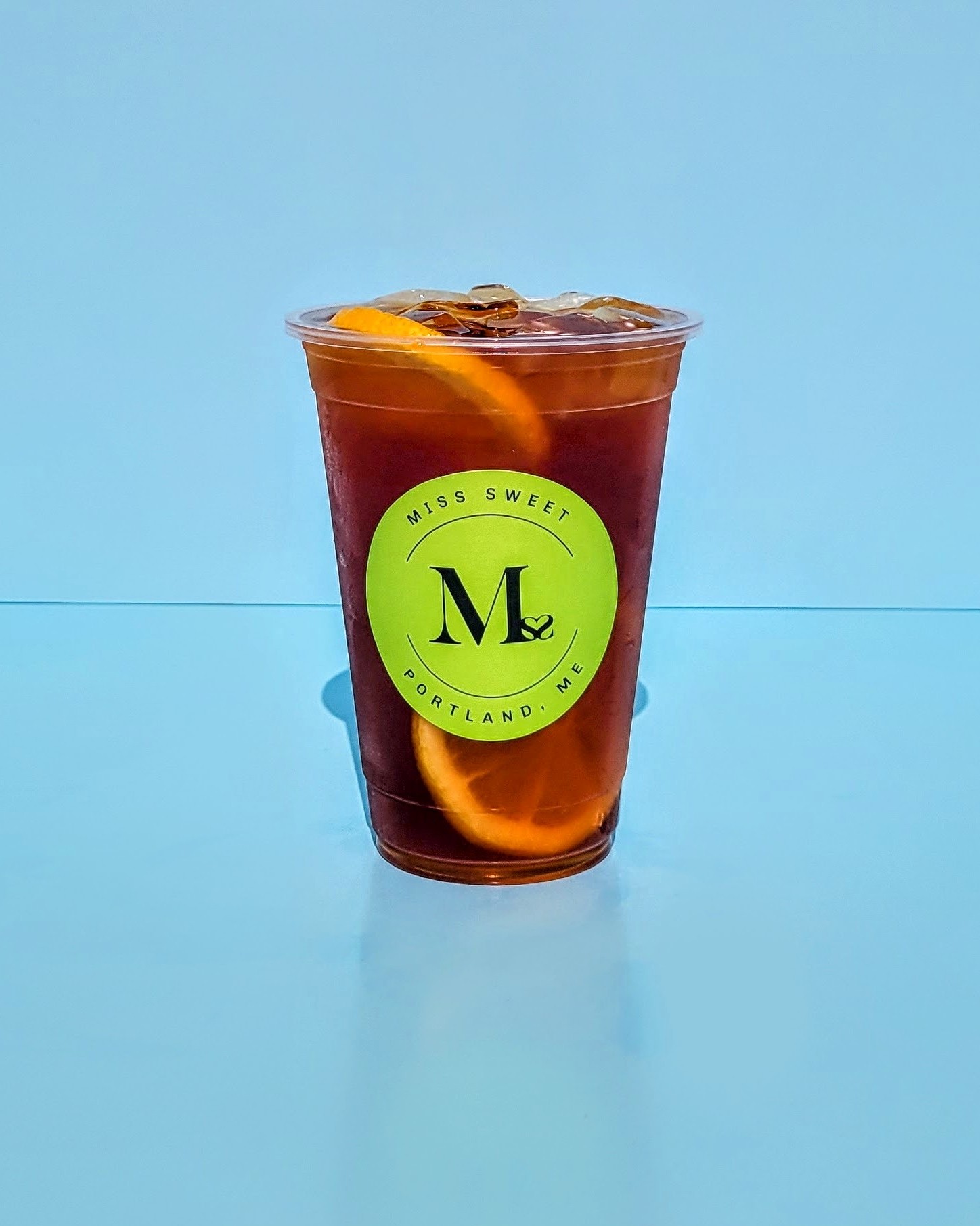 Miss-Sweet-Bubble-Tea-Store-Lemon-Black-Tea-Portland Lemon black tea with lemon slices at Miss Sweet Bubble Tea Store in Portland