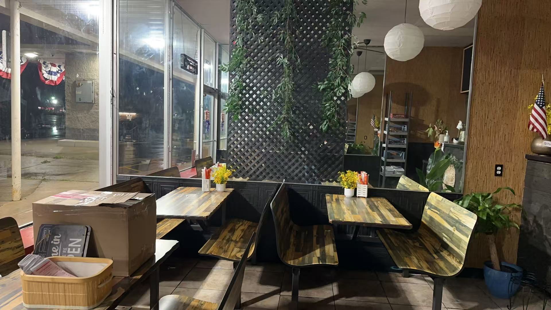 Interior of Modern Chinese Restaurant Mr.Wonton with traditional decor in Hewitt