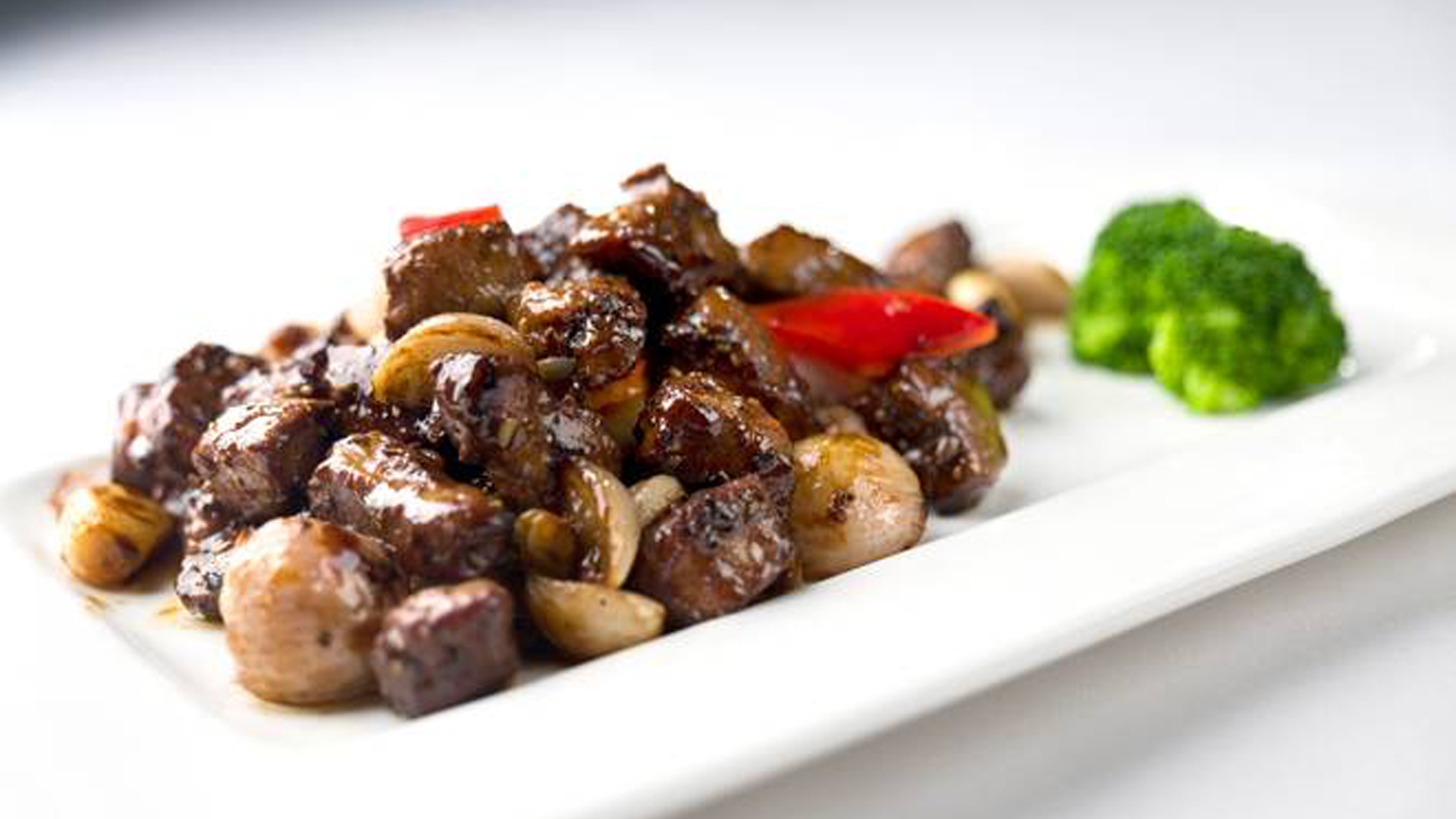 Angus beef filet with black pepper and mushrooms