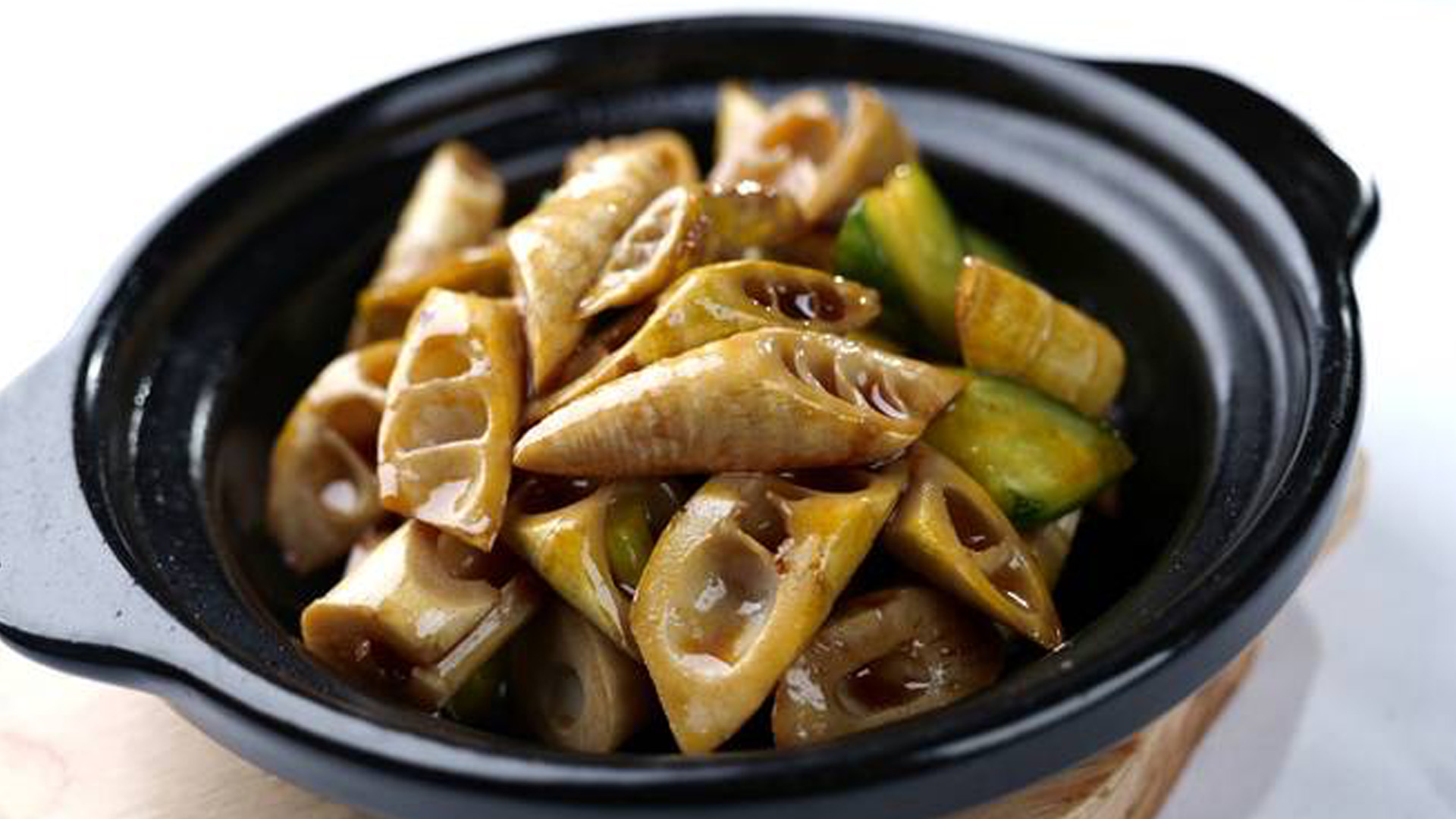 Wok-fried bamboo shoots with vegetables