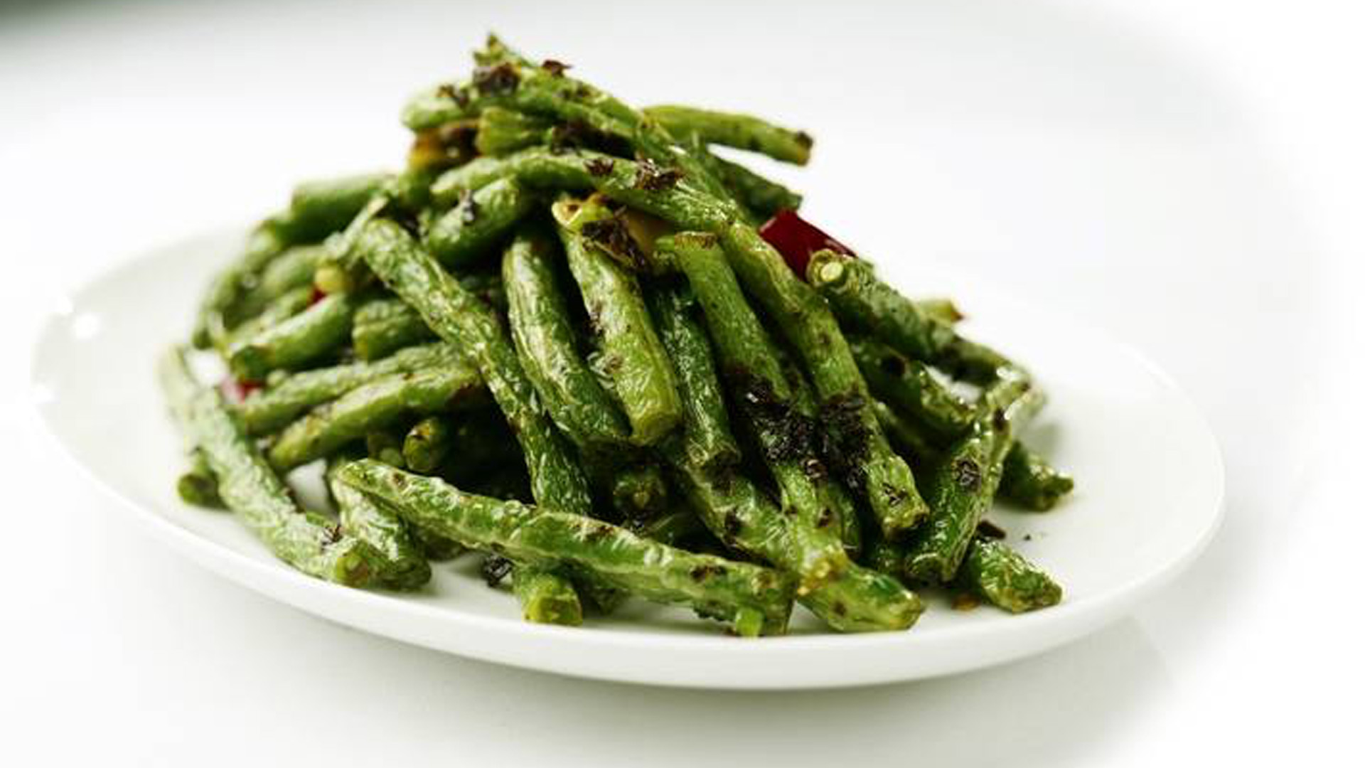 Wok-fried string beans with dried chilies
