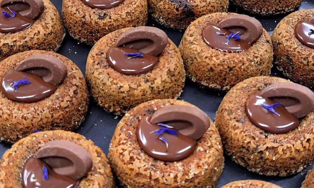 Hojicha almond cakes with chocolate sauce and purple garnish at Nameless Tea&Coffee, a Coffee Shop in Sacramento