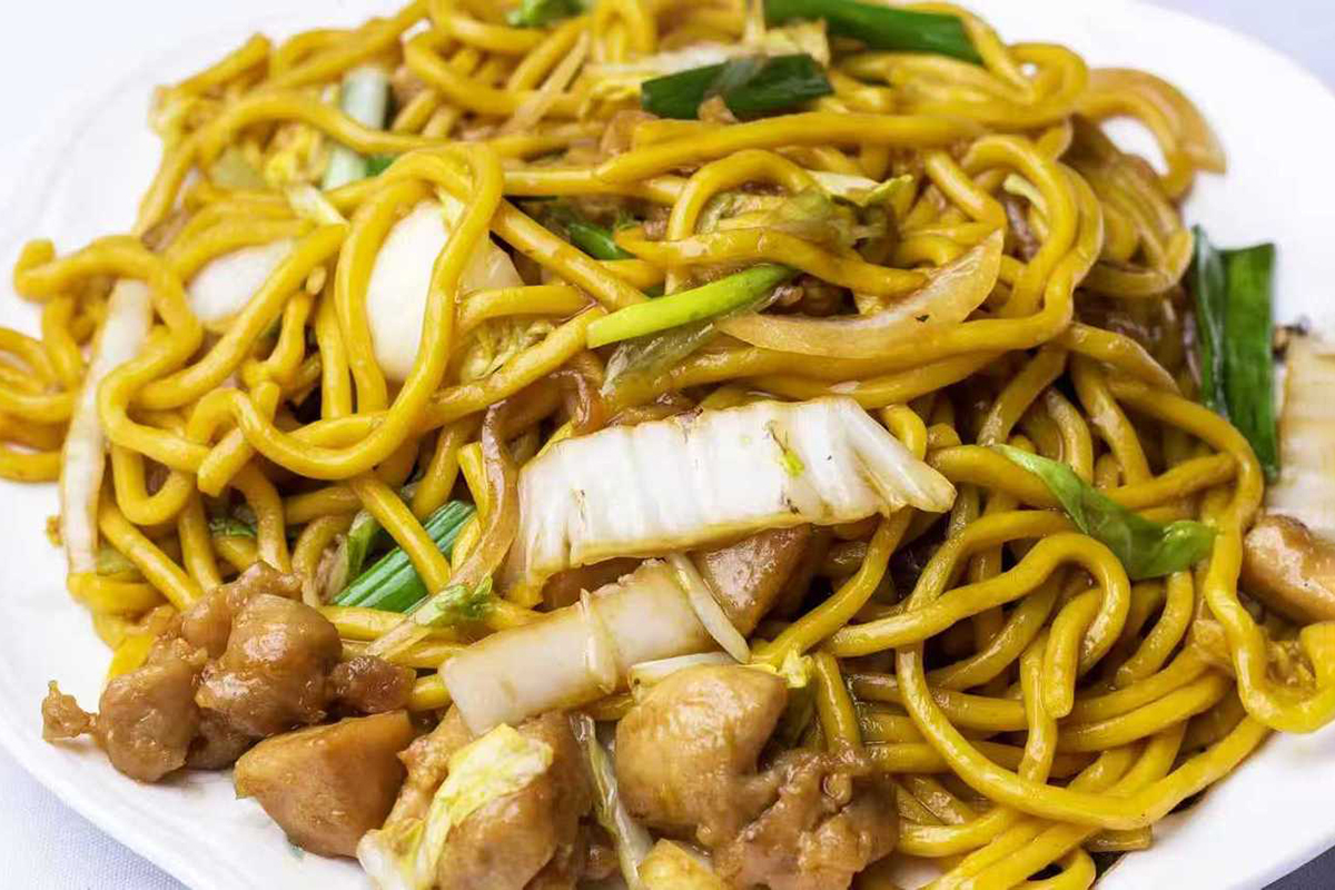 Chicken chow mein with onions, scallions, and cabbage at New China Two，a Chinese Restaurant in Redding