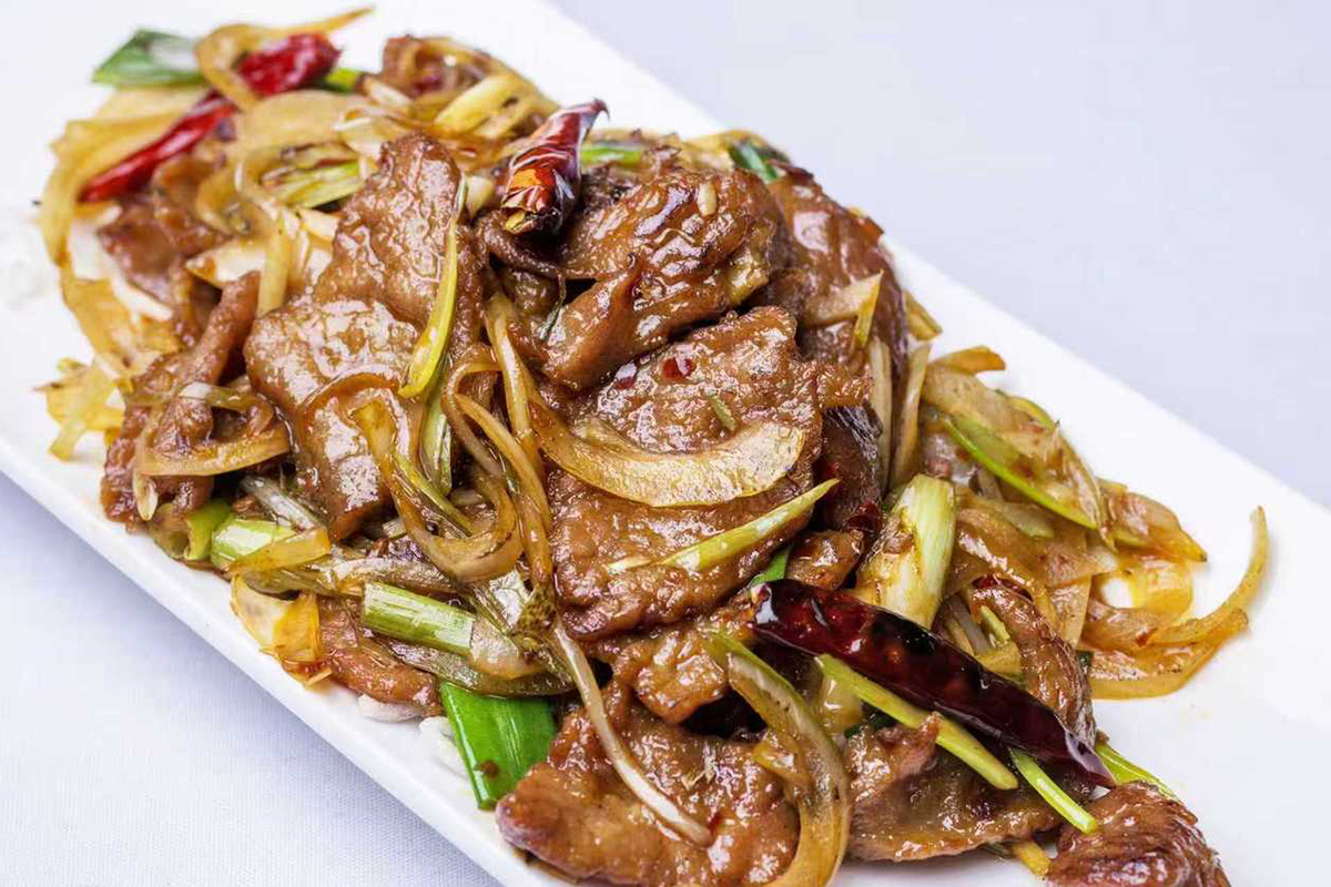 Stir-fried beef with onions, scallions, and dried red chilies at New China Two，a Chinese Restaurant in Redding