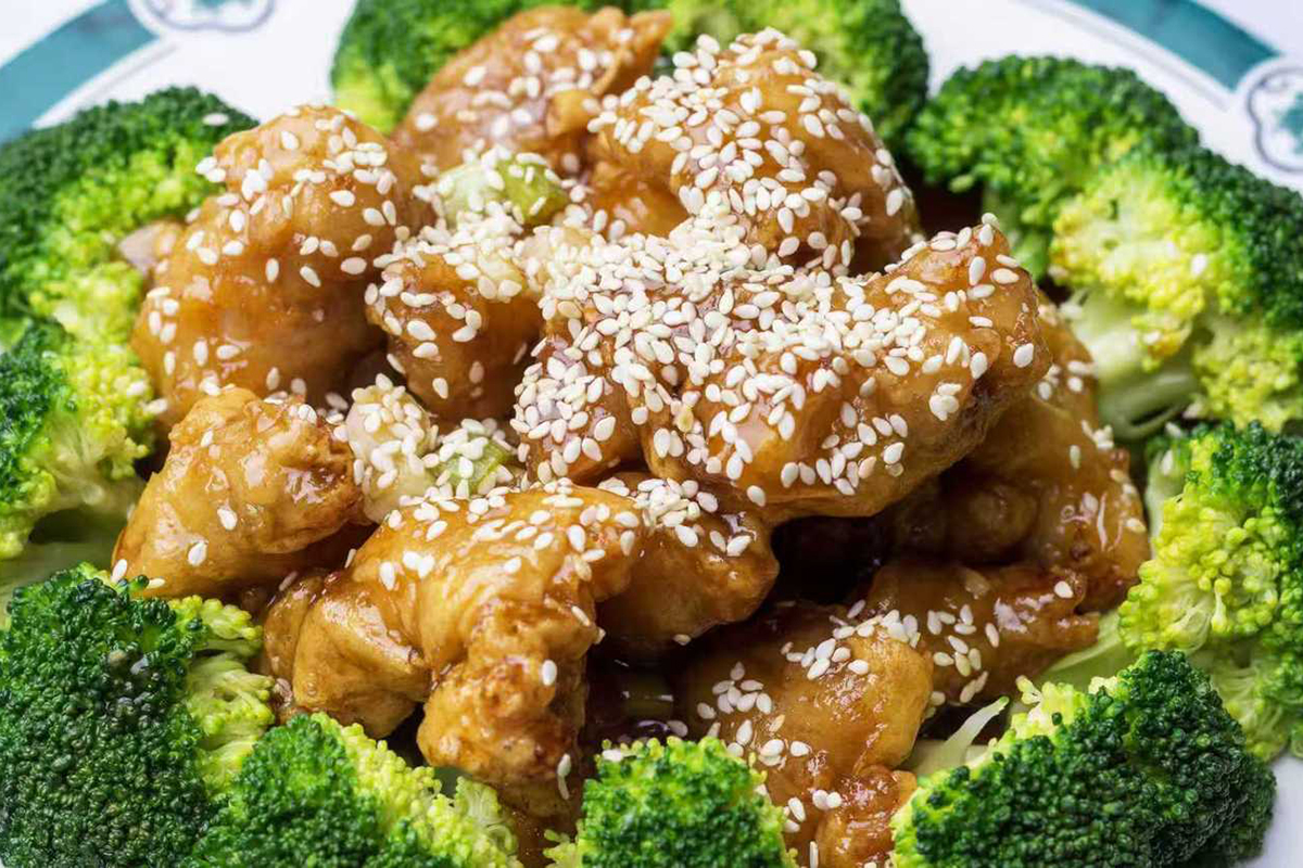 Sesame chicken with crispy glazed pieces and broccoli florets at New China Two，a Chinese Restaurant in Redding