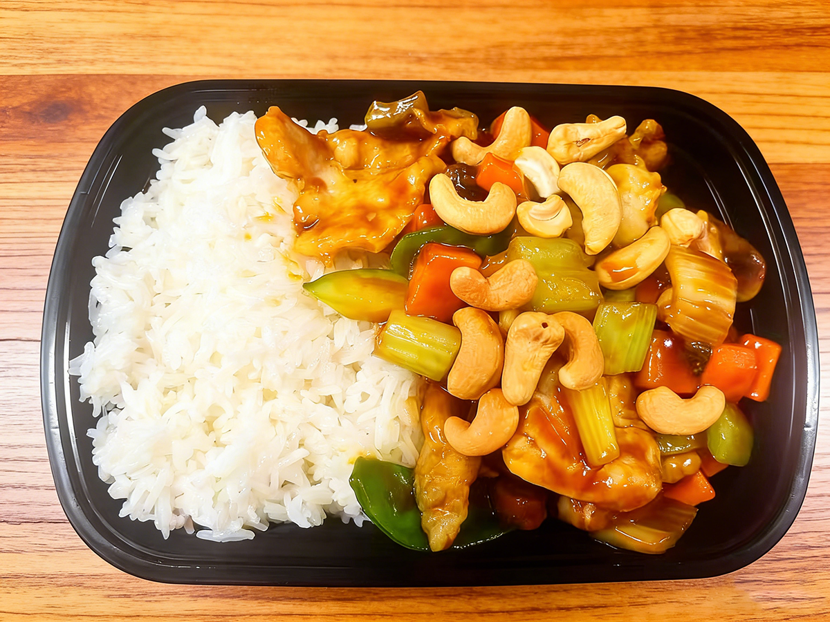 chicken w. Cashew Nuts at Nine Dragon Chinese Restaurant in Baton Rouge