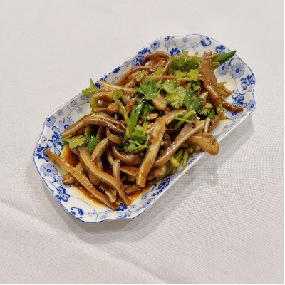 Cold shredded pig ears mixed with coriander and chili.